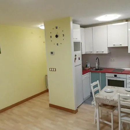 Apartamento De 2 Dormitorios En El Centro De Burgos Junto A La Catedral *