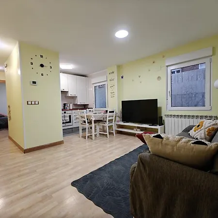 Apartamento De 2 Dormitorios En El Centro De Burgos Junto A La Catedral Apartment